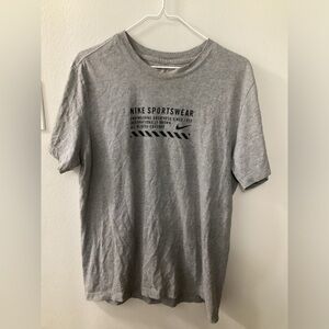 Men’s The Nike Tee Gray Short Sleeve Medium Graphic Tee